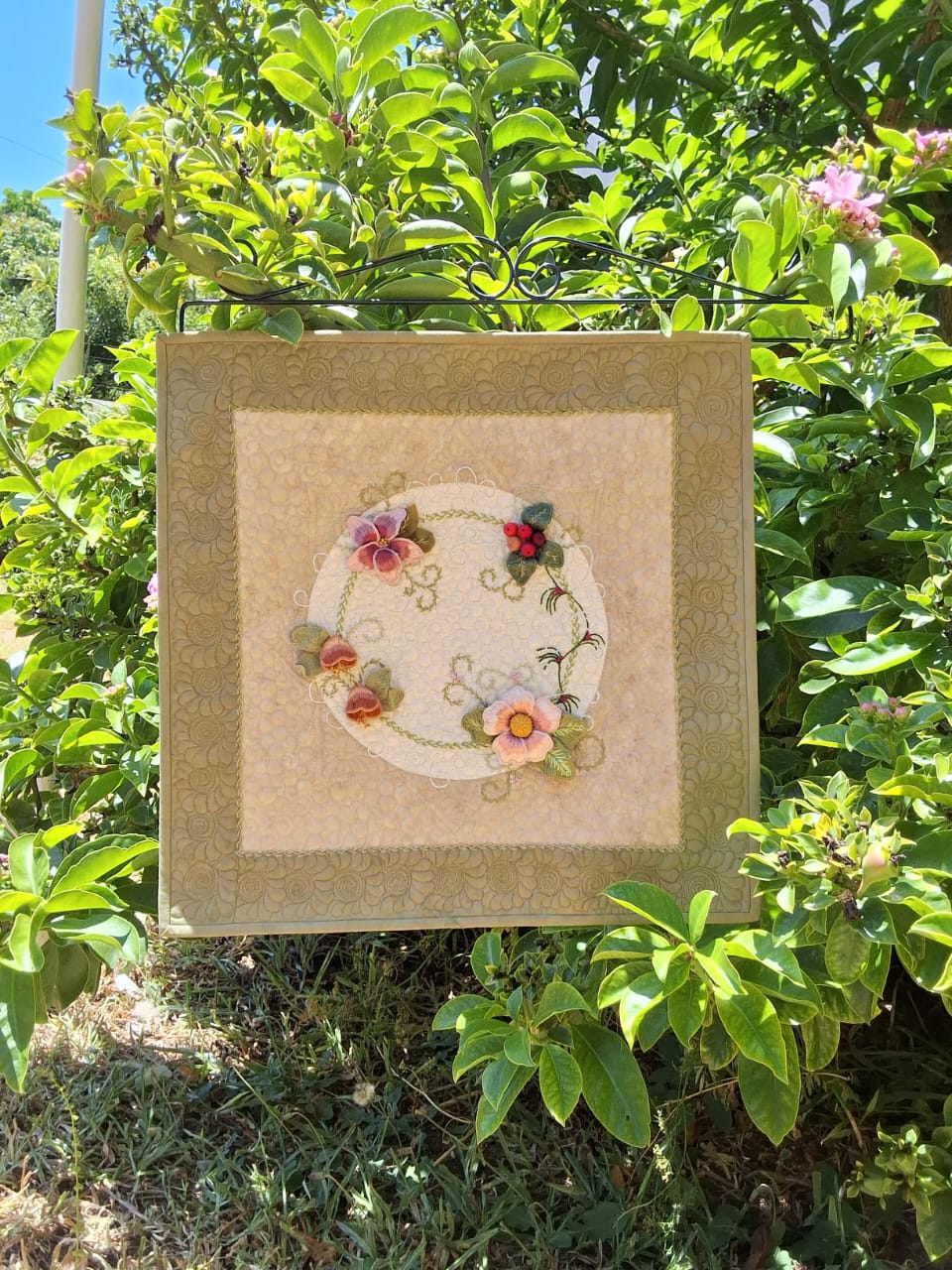 30/04 – Bordados em Relevo (Ana Helena Barbosa de Abreu)