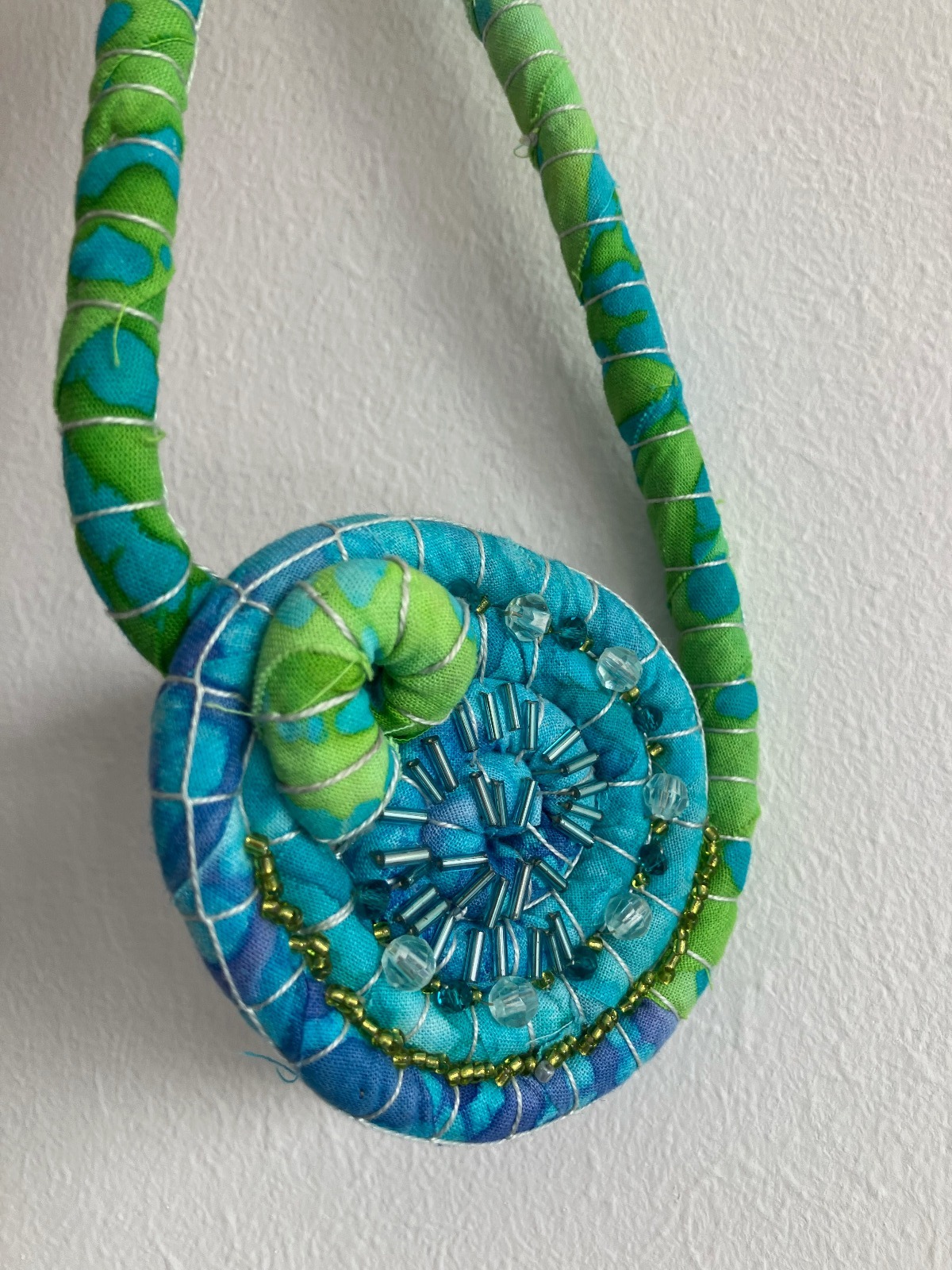 03/05 – Jóias Têxteis (Vicky D’Alto) - Imagem 3