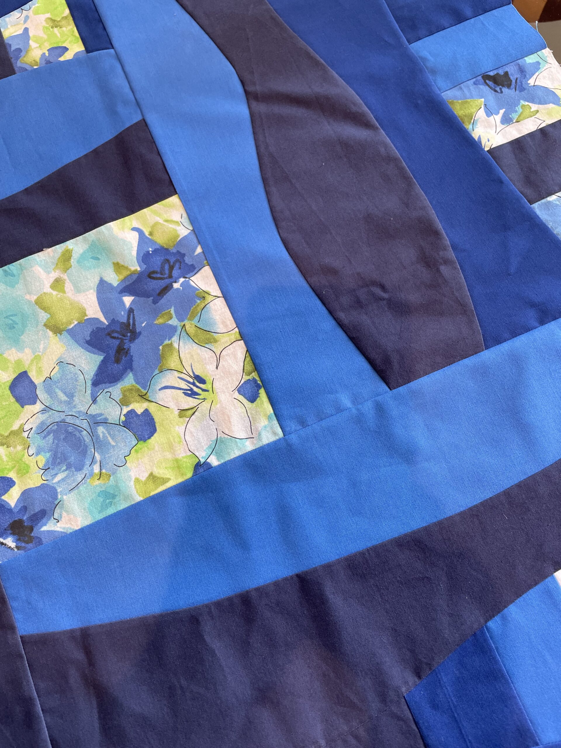 24/04 – JANELA PARA O JARDIM / IMPROVISANDO COM CURVAS (MARIA PAZ ÁVALOS) - Imagem 2